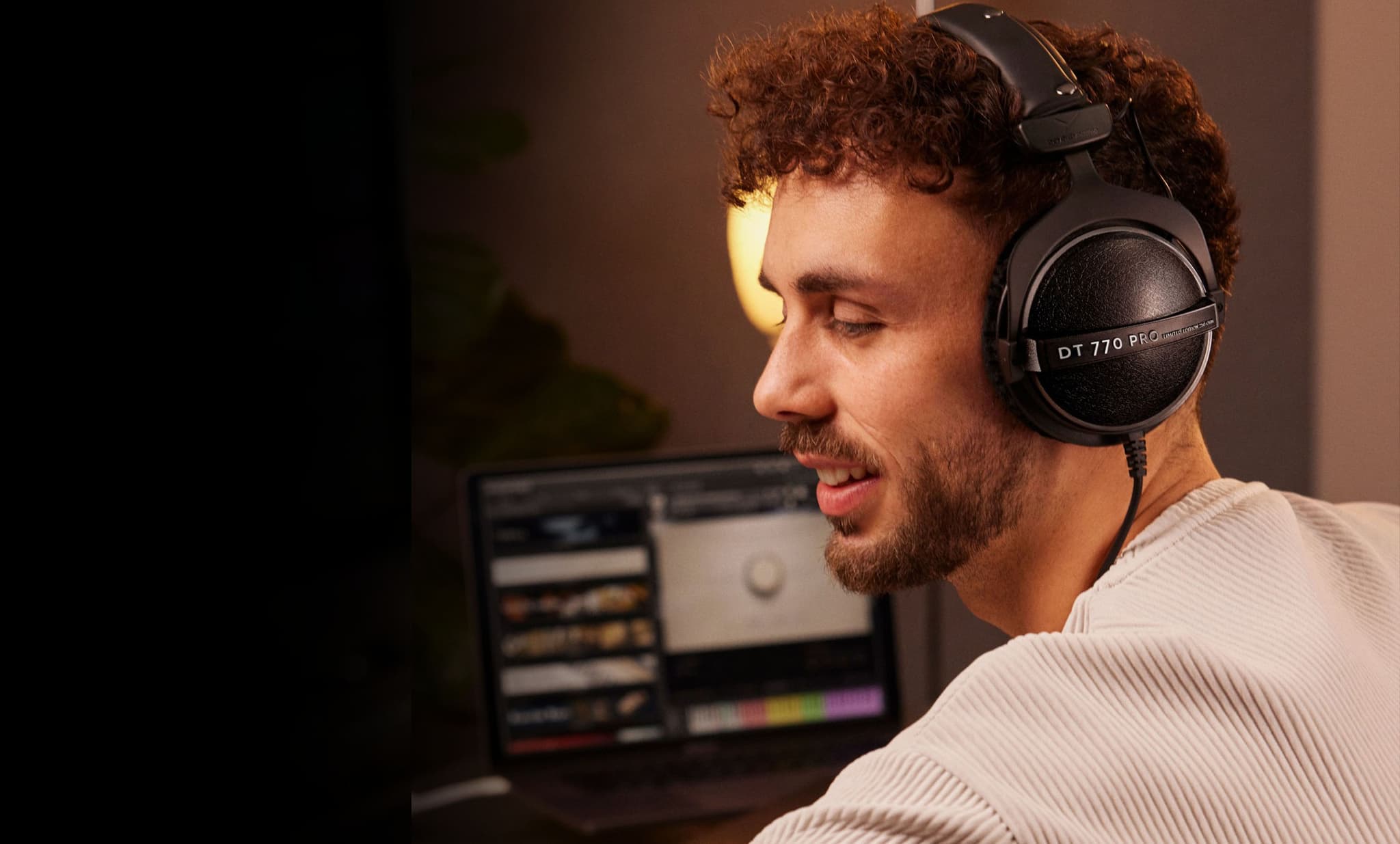 DT 770 PRO Black Edition in a studio